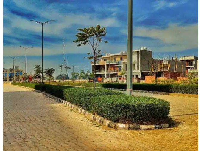 300sqyd plot in gated sector